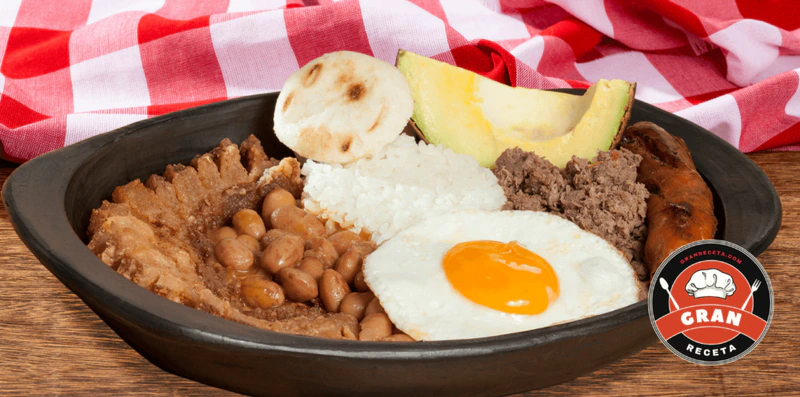 Bandeja paisa, cuántas calorías tiene y cómo se arma