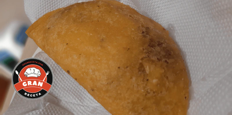Empanadas vallunas, receta caleña con carne desmechada