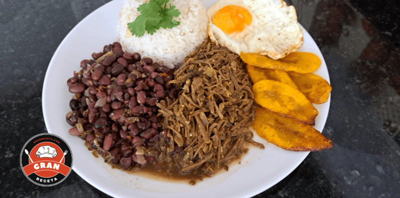 Pabellón criollo, receta venezolana con las cuatro partes