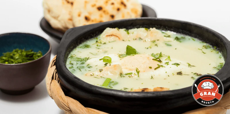 Sopa de huevo colombiana, con el huevo en hilos y no en grumos