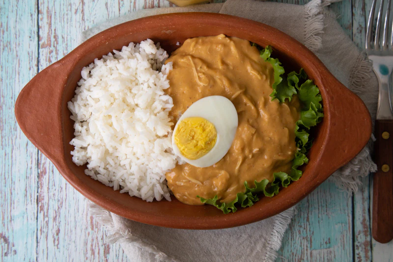 Ají de gallina peruano, receta cremosa con pollo y pecanas