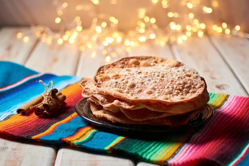 Buñuelos mexicanos, receta crujiente con miel de piloncillo