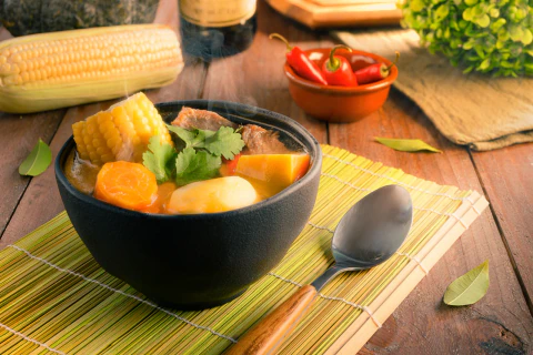 Cazuela chilena, receta de vacuno con osobuco y de ave