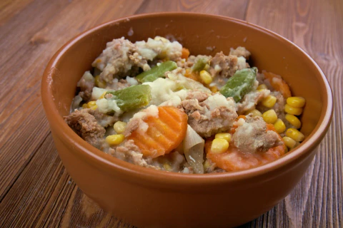 Charquicán chileno, guiso de papa y zapallo con huevo frito