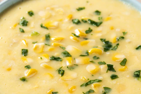 Crema de elote, receta mexicana con rajas de poblano