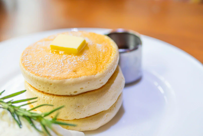 Hot cakes caseros esponjosos, receta sin harina preparada