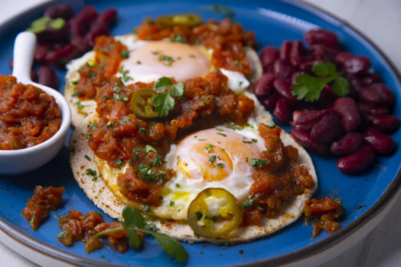 Huevos rancheros, receta mexicana con salsa ranchera casera