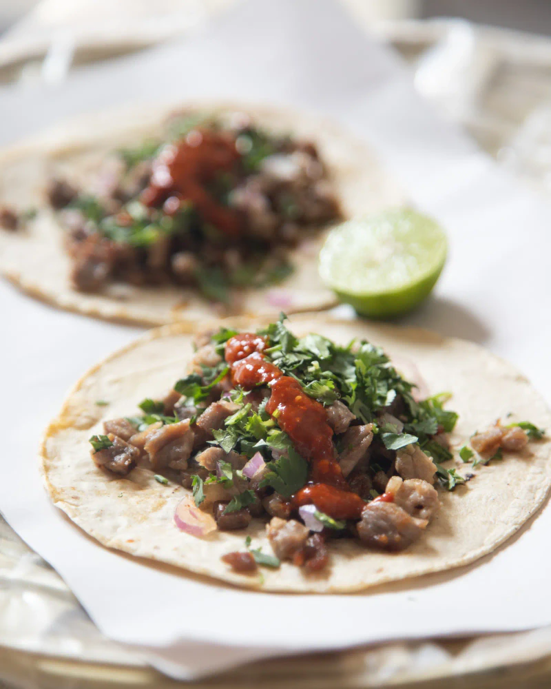 Tacos de suadero caseros, confitados en manteca y dorados