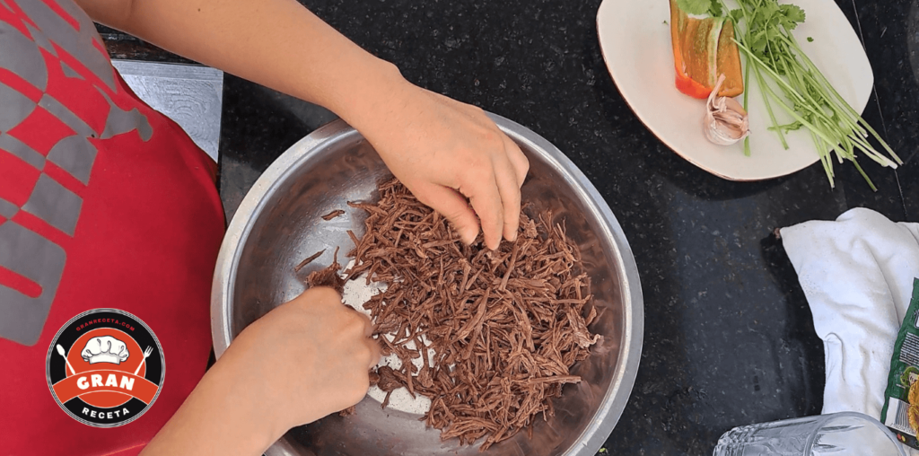 Carne mechada venezolana desmechada a mano con sofrito de ají dulce