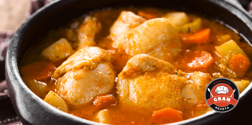 Olla de sancocho de gallina con todos los ingredientes