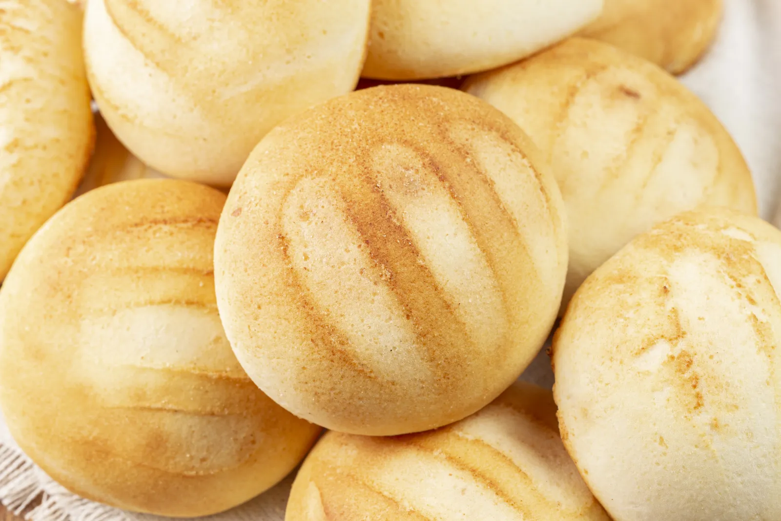 Almojábanas colombianas, receta con cuajada y harina de maíz