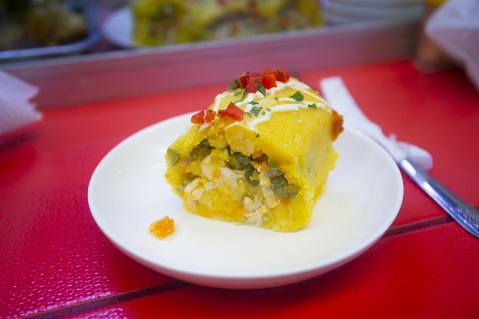 Causa limeña rellena de pollo, receta peruana fácil