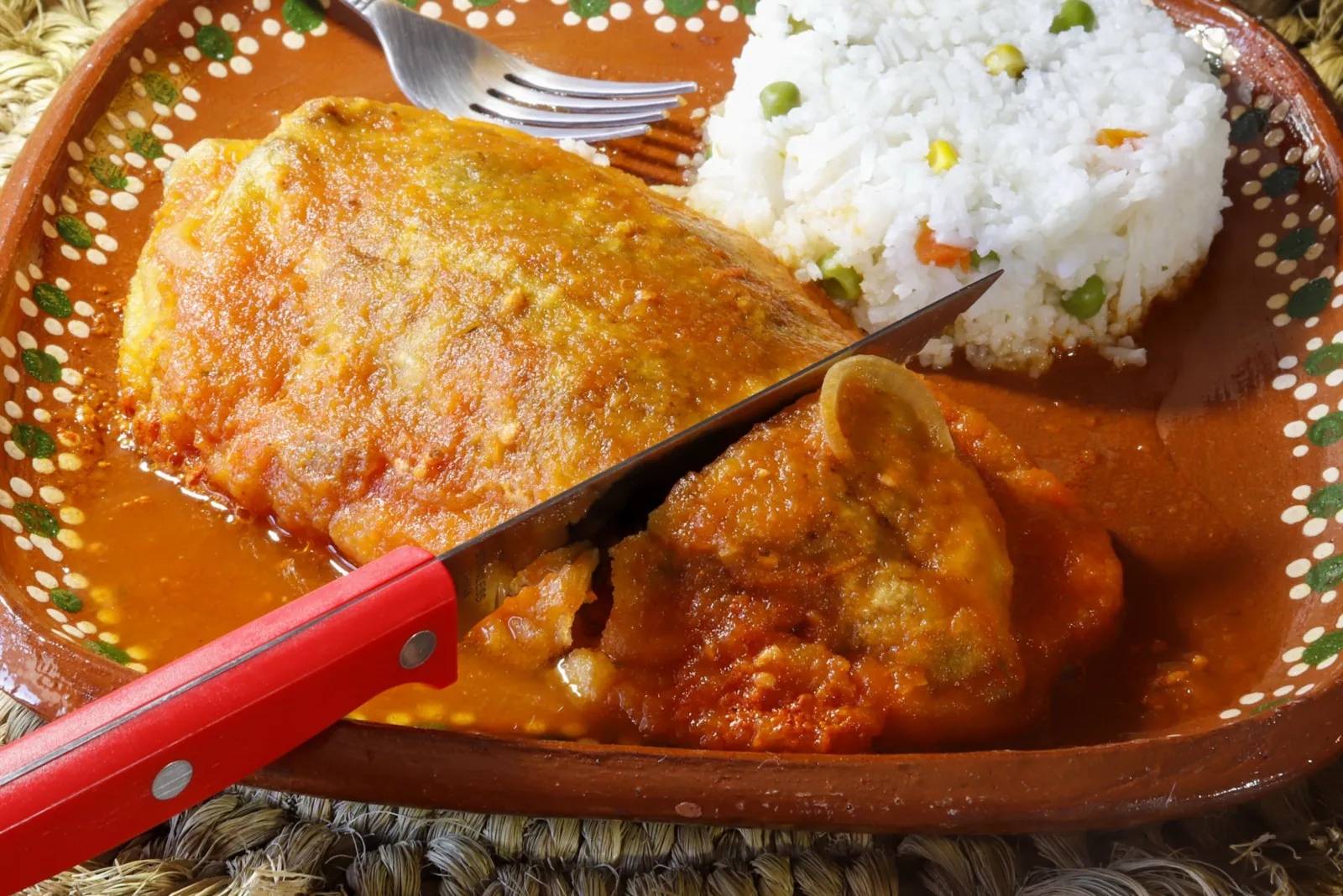 Chiles rellenos capeados