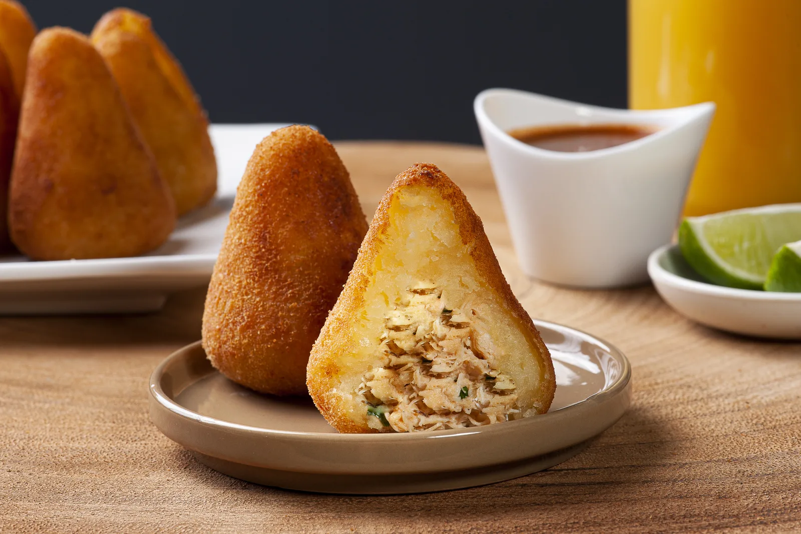 Coxinha brasileña, receta casera con masa de caldo de pollo
