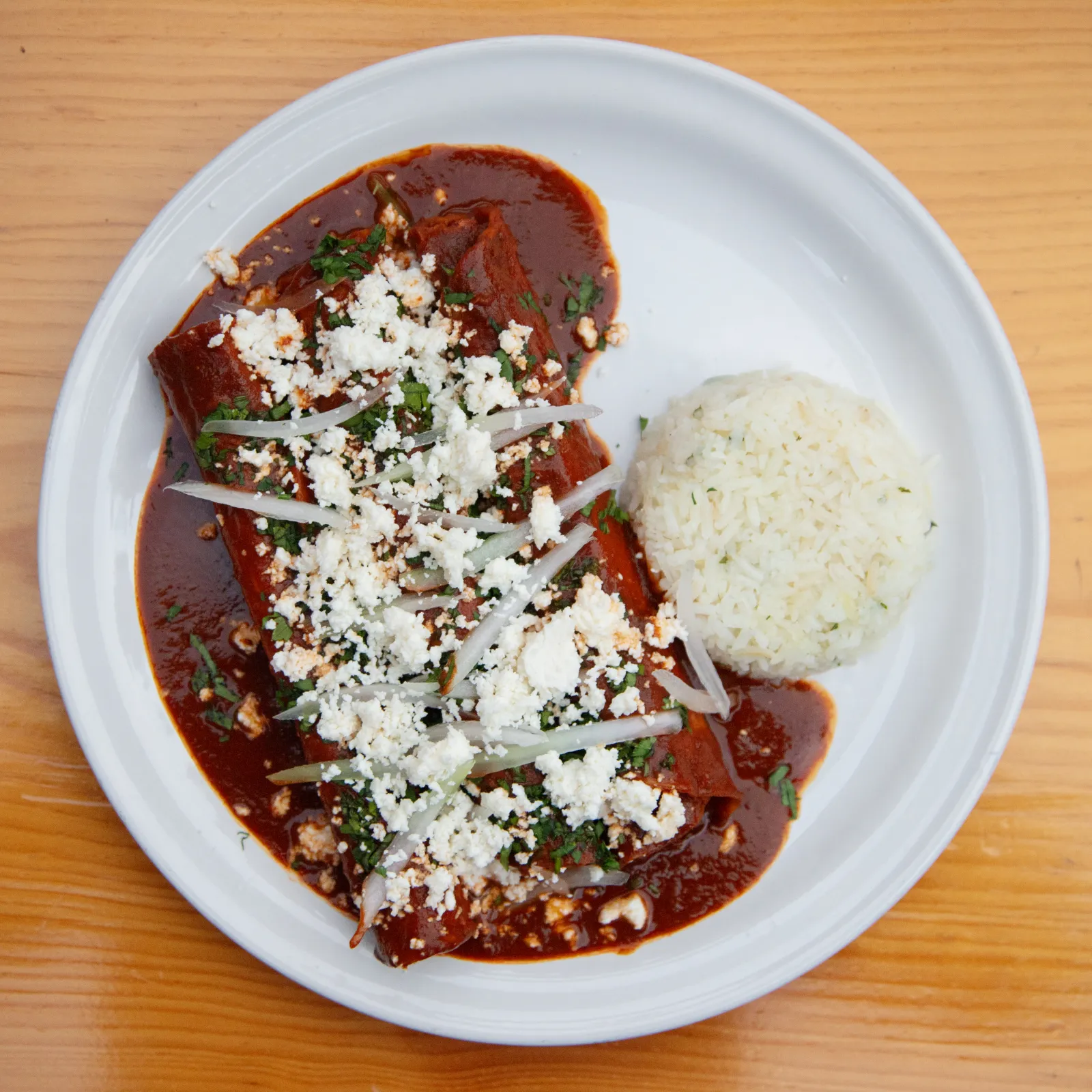 Enmoladas de pollo, receta con mole de pasta o casero