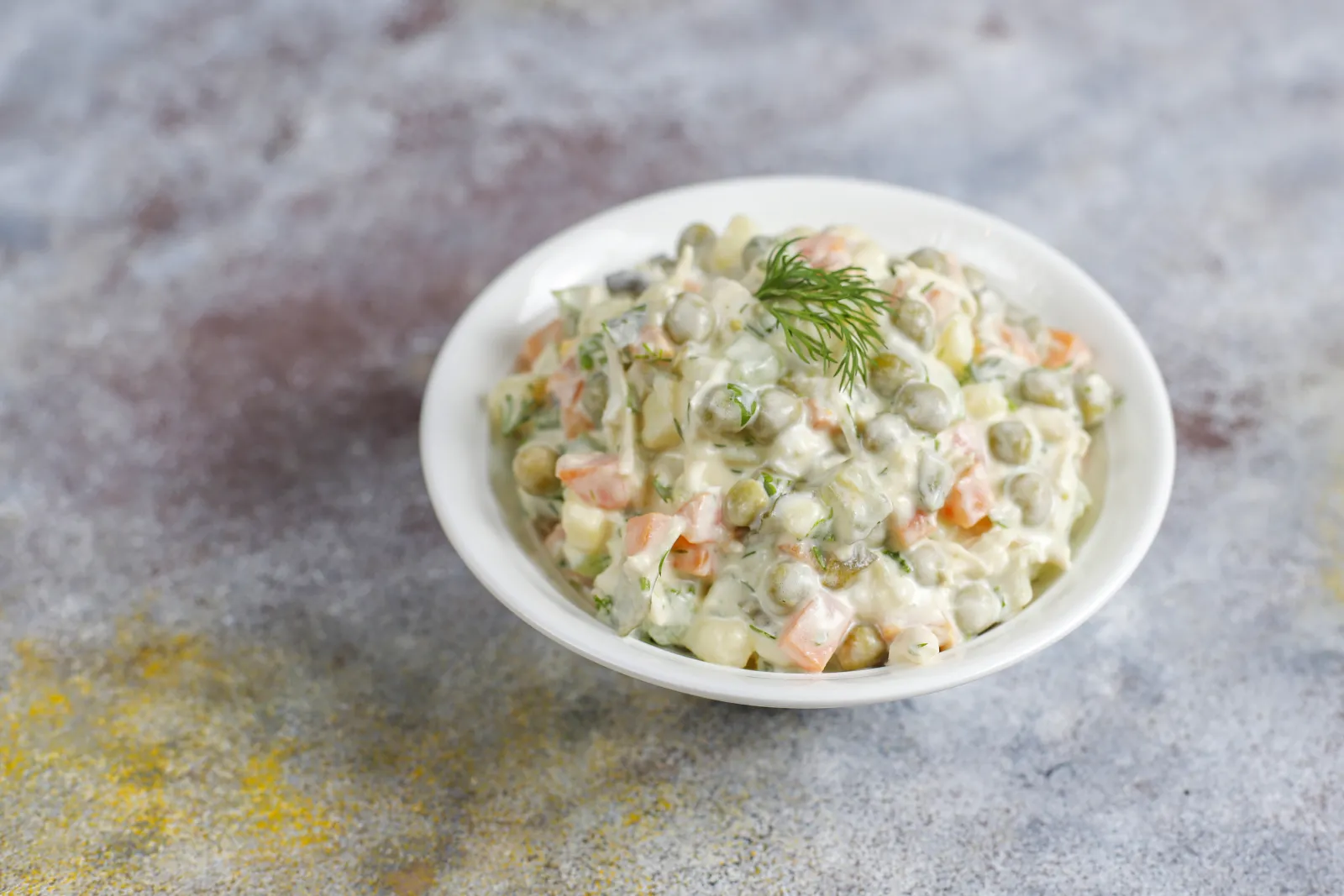 Ensalada rusa venezolana con remolacha, receta para fiestas