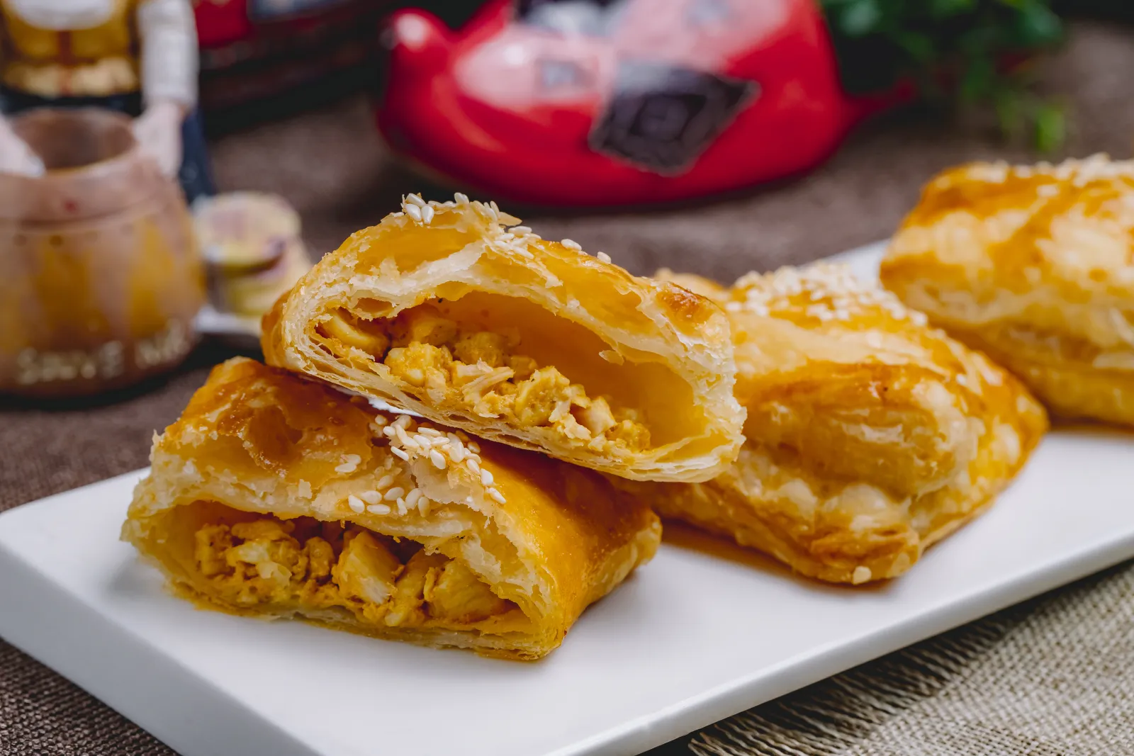 Pastel de pollo colombiano de hojaldre, receta de panadería