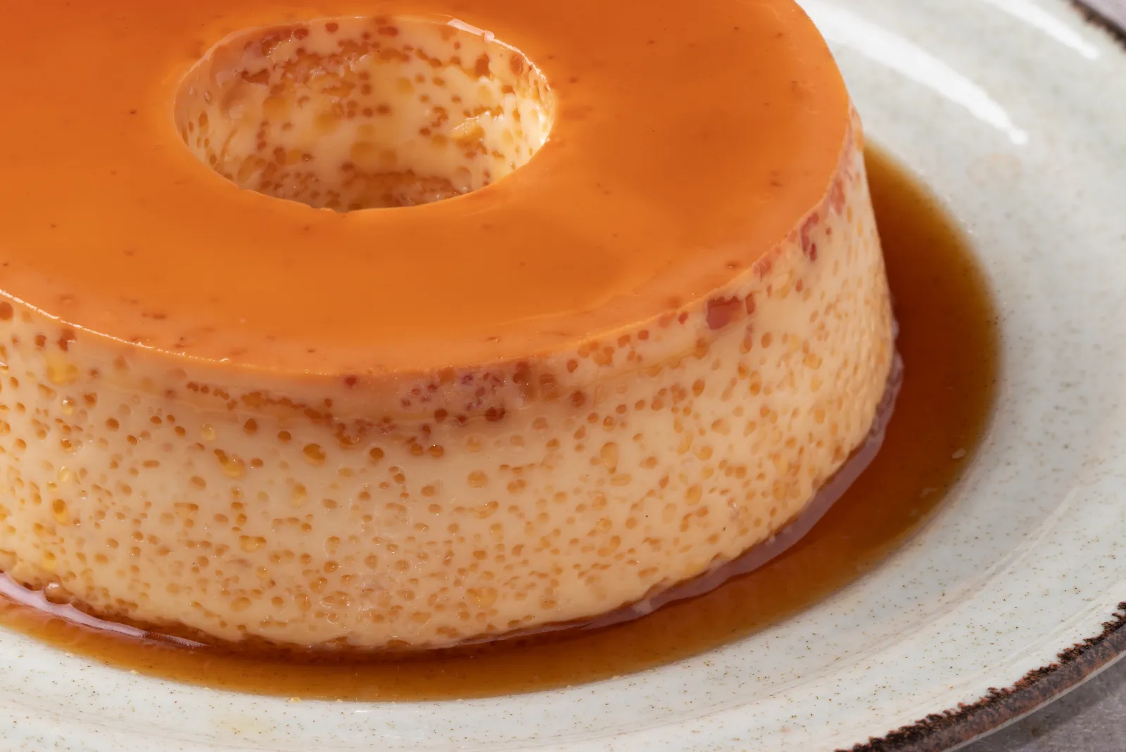 Quesillo venezolano, receta con leche condensada y huequitos