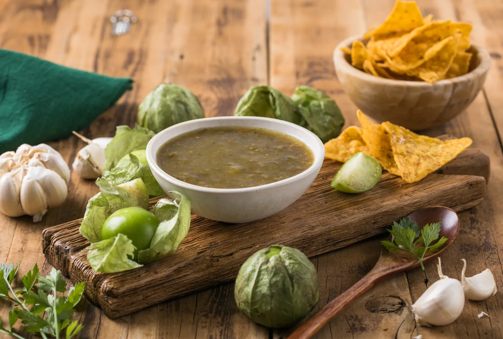 Salsa verde mexicana de tomate verde