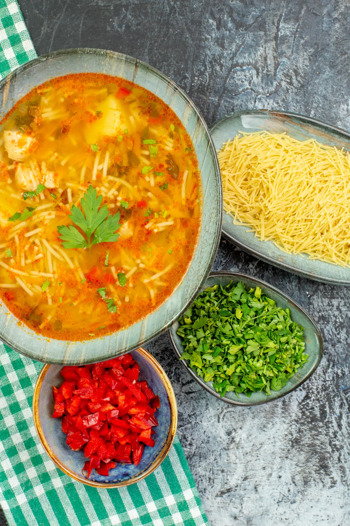 Sopa de fideo mexicana