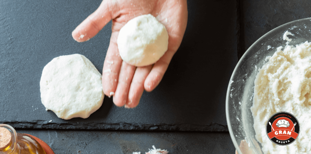 Masa para preparar la receta de Arepas boyacenses