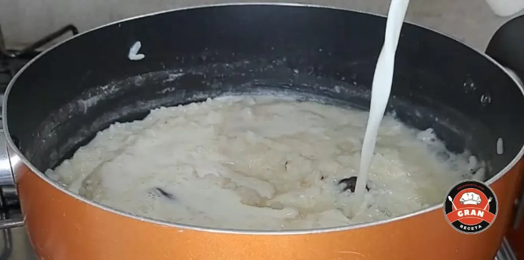 Olla cociendo el Arroz con leche